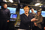 Inspektion av minfartyget Pohjanmaa 16.12.2010. Bild: Lehtikuva 